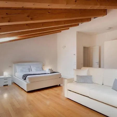 Centro I 3 * Triest